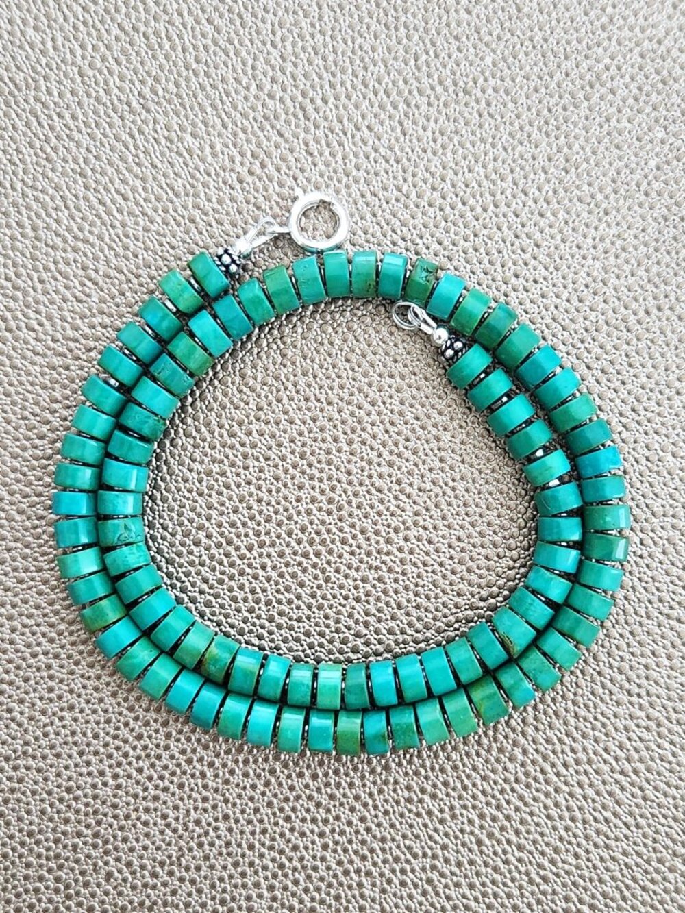GREEN TURQUOISE HEISHI NECKLACE--16"